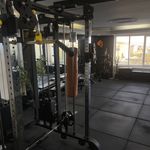 مربی کیک بوکس و بدنسازی