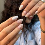 خدمات تخصصی کاشت ناخن حنا