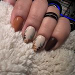 سالن تخصصی کاشت ناخن لیرو