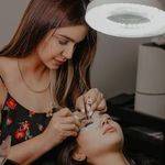 خدمات و آموزش تخصصی مژه رستمی