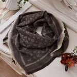 گالری شال و روسری عطرا