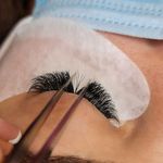 خدمات تخصصی اکستنشن مژه مهتاب