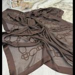 گالری شال و روسری عطرا