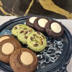 کیک وشیرینی وشکلات خانگی نفیس