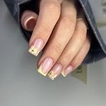 سالن تخصصی کاشت ناخن و مژه ثمینه حجازیان