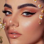 سالن زیبایی مانلی