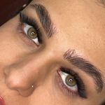 سالن تخصصى مژه و ناخن یاسی کمالیان