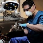 دندانپزشکی دکتر هومن باقری (بیمه نداریم)