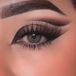 خدمات‌میکاپ‌عروس‌وهمراه‌نازمیکاپ