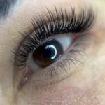 خدمات تخصصی اکستنشن و لیفت مژه مریم