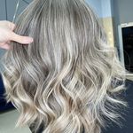 خدمات تخصصی ناخن و مژه رنگ و لایت احیا