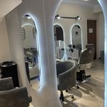 آموزشگاه و سالن زیبایی سنجاق