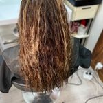 مرکز کراتین و احیا مو و پوست سر“صنم”