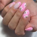 خدمات تخصصی کاشت و طراحى ناخن دان