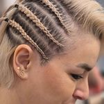 سالن زیبایی و کاشت ناخن آرلا