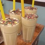 کافه ،آبمیوه و بستنی زردکوهی