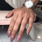 مرکز تخصصی خدمات کاشت ناخن مهشید رستگاری