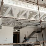 نقاشی و بتونه ساختمان زنگی آبادی زاده