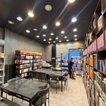 کافه کتاب نیم‌فاصله