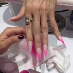 خدمات تخصصی زیبایی مانولیا