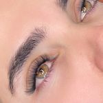 خدمات اکستنشن مژه و لیفت ابرو و مژه