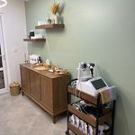 خدمات اسکالپ و مراقبت کف سر خاتون