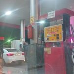 پمپ بنزین چهارراه قنات