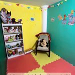 روانشناس کودک بنفشه جوان بازی درمانگر