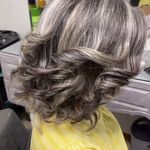 سالن  تخصصی رنگ و لایت مو  آنیتا طهرانی