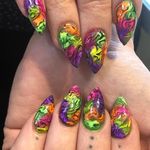 سالن زیبایی و مرکز تخصصی کاشت ناخن هلنا