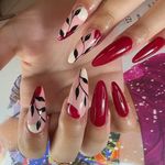 خدمات ناخن کاشت ناخن آزاده ریاضی