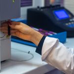 آزمایشگاه پاتوبیولوژی توانا