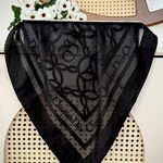 گالری شال و روسری عطرا