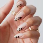 سالن تخصصی کاشت ناخن بانوان