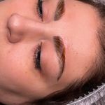 اکستنشن و لیفت مژه مَری استایلشر
