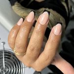 سالن کاشت ناخن و کراتین مو رویاگلی