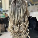 خدمات تخصصی رنگ و لایت و کوتاهی مو هستی