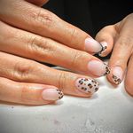 سالن کاشت ناخن فرزان