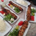 رستوران کنار دشت