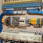 برقکار ساختمان و طراحی نورپردازی مومد