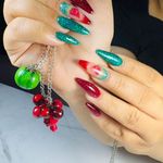 خدمات تخصصی کاشت ناخن دلا
