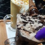 مجموعه کافی شاپ و فست فود فامیلیا