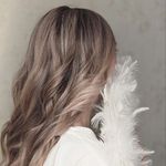 خدمات تخصصی رنگ و لایت مو پریسا محمدی