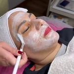 سالن پاکسازی پوست وفیشیال صورت زیبارو