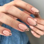 مرکز تخصصی ناخن و مژه منصوره بختیاری