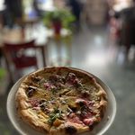 کافه و رستوران فرنگی چل برگ