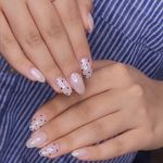 خدمات تخصصی کاشت ناخن ناهید