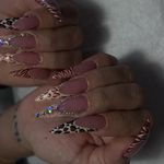 خدمات تخصصی کاشت و طراحى ناخن دان