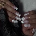 خدمات تخصصی کاشت و طراحى ناخن دان