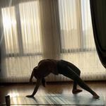 مربی یوگا  آنلاین فرشته سیفی